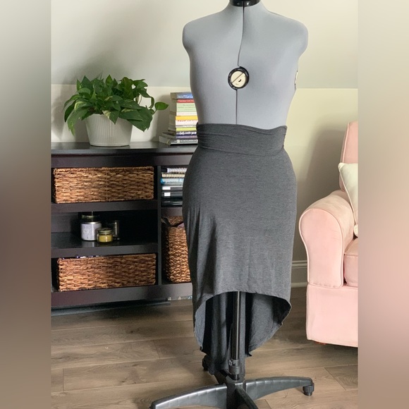 High Low Stretchy skirt - Picture 3 of 4
